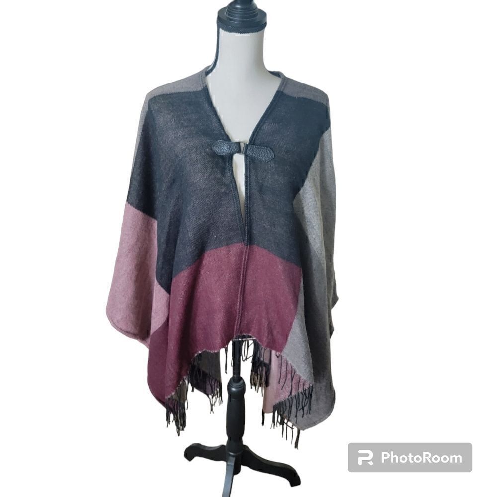 Bestow Color Block Poncho NWT. Size L.